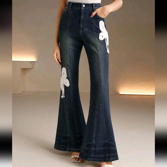 Fashionable Commuter Modern Butterfly Flare Pants For Women, Dark Color - Picture 2 of 4